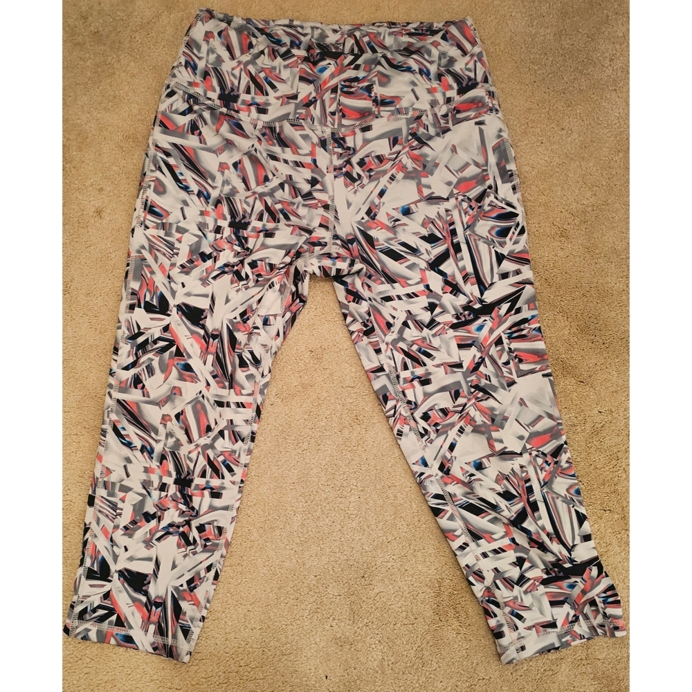 Pro Player Geometric Pattern Cropped Athletic Leggings